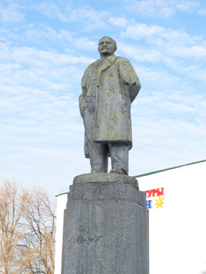 A relaxed, human, and slightly green Lenin, Orsk, Ural Cities 2013